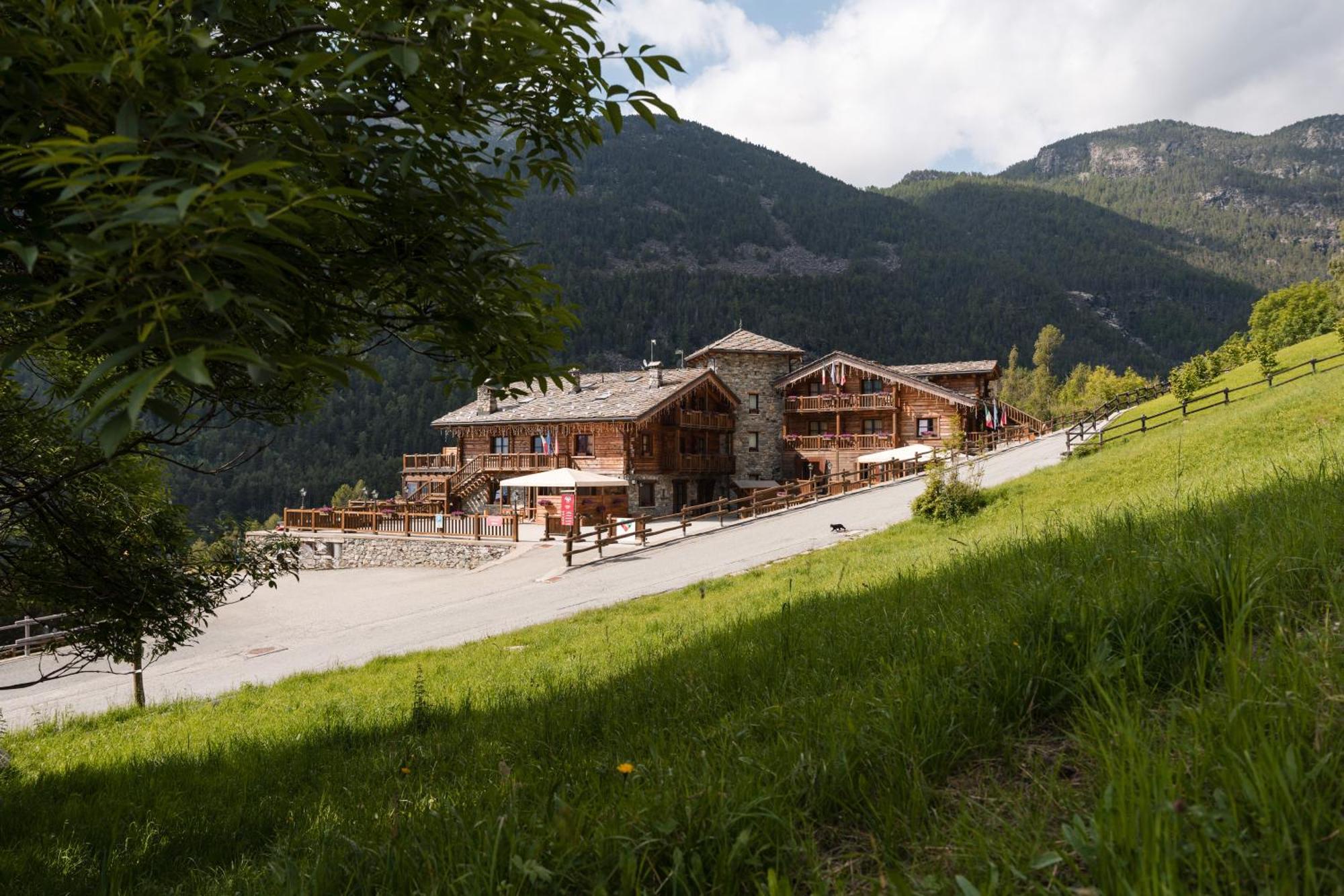 Отель Silou Retreat Champdepraz Экстерьер фото